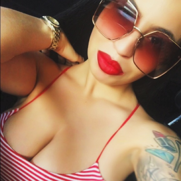 Meet your Posher, Joanna. - Picture 1 of 1